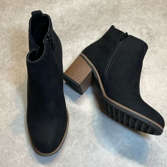 White Mountain women’s black micro suede zipper ankle boots Size 6.5 - Picture 1 of 9